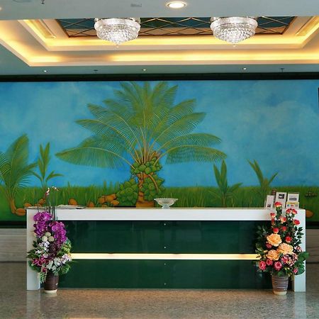 Pine Garden Hotel Kuching Exterior foto