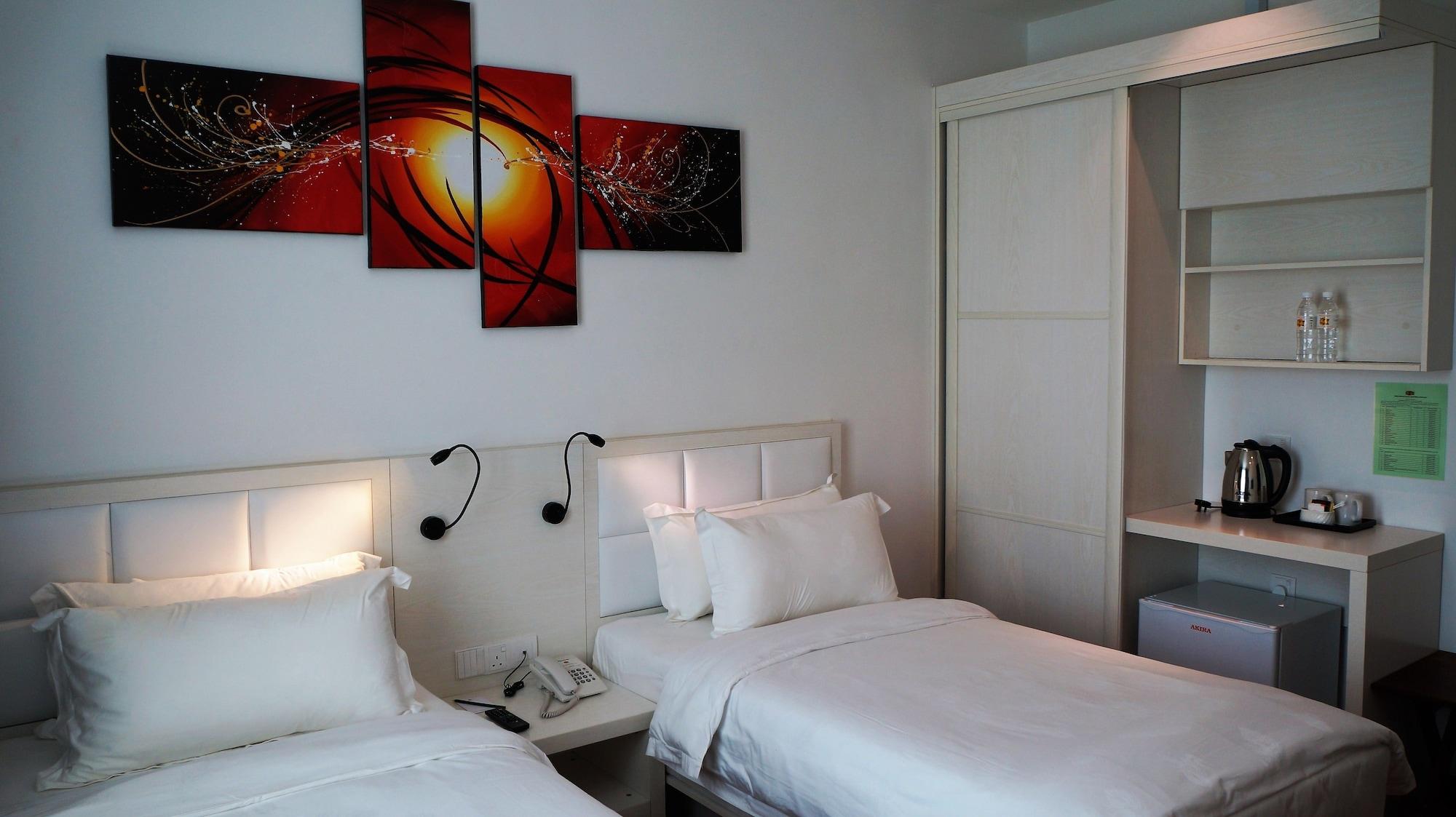 Pine Garden Hotel Kuching Exterior foto
