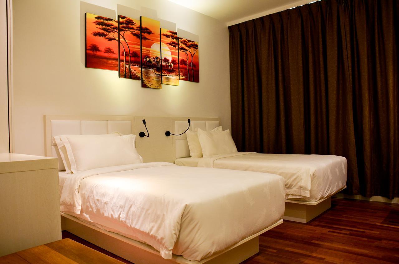 Pine Garden Hotel Kuching Exterior foto