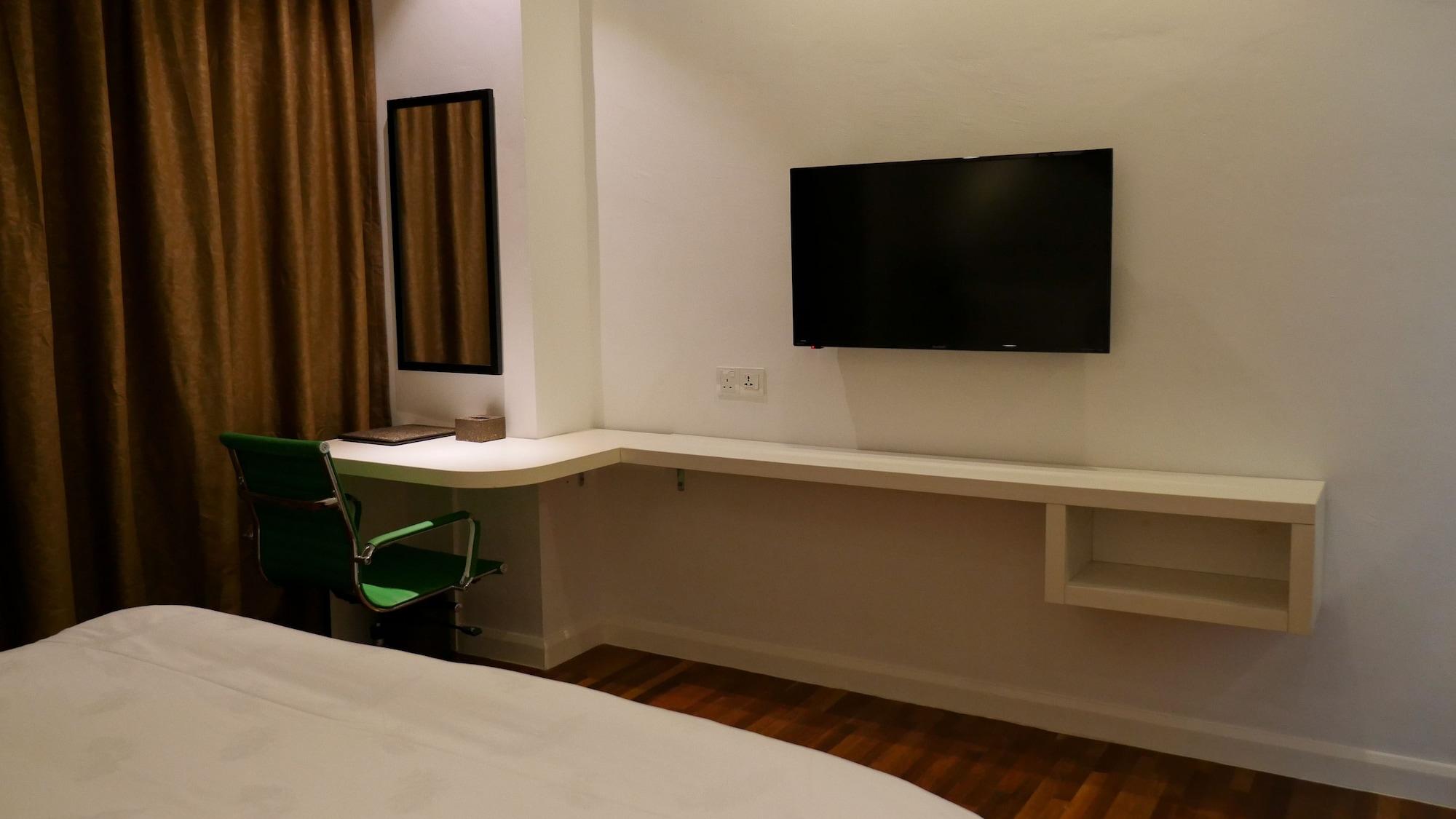 Pine Garden Hotel Kuching Exterior foto