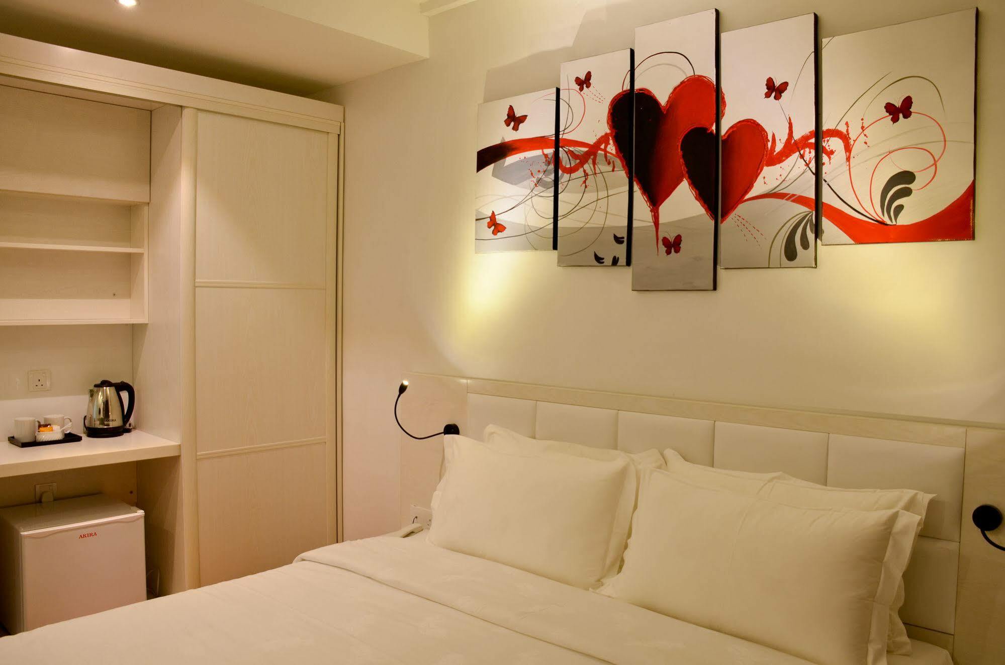 Pine Garden Hotel Kuching Exterior foto
