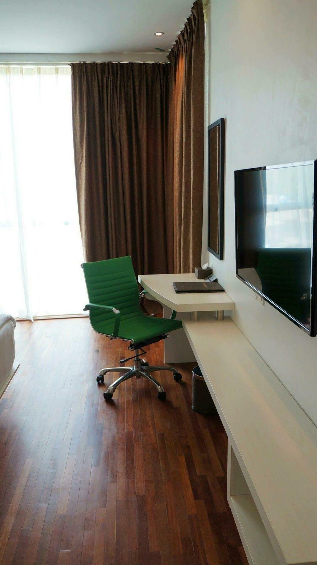 Pine Garden Hotel Kuching Exterior foto