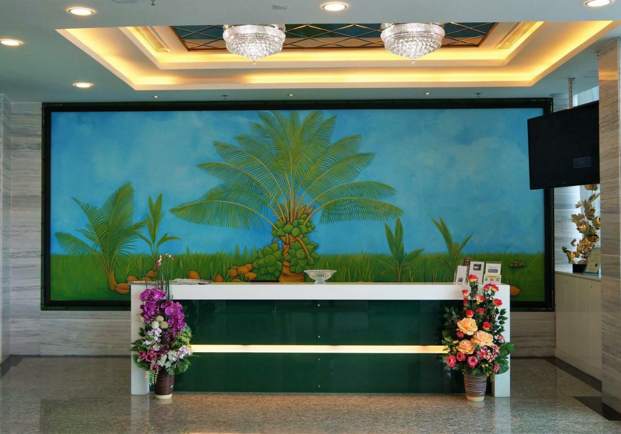 Pine Garden Hotel Kuching Exterior foto